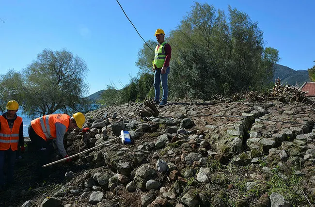 Muğla’da 1500 yıllık tarihi tonoz yapıyı define avcıları delik deşik etti - 3