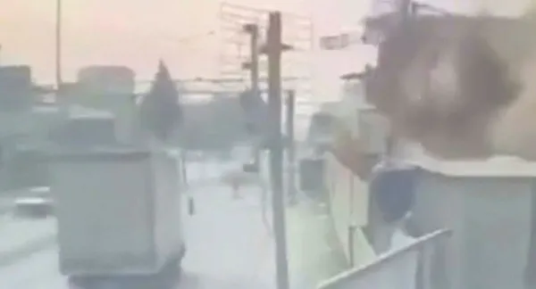 1672691450824.jpg İzmir'deki vinç faciası kamerada! İşçi yatakhanesinin üzerine böyle düştü! Görüntüler ortaya çıktı... - 4