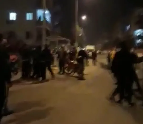 1608448896998.jpg Kaza yapan sürücü mahalleyi karıştırdı! Linç etmek istediler - 2