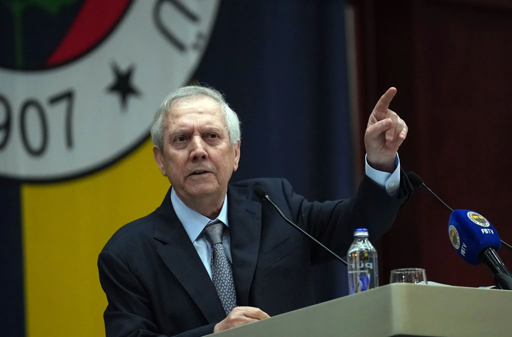 Aziz Yıldırım’dan sarı-lacivertli camiaya çağrı: “120. yılda şampiyonluk sözü veriyoruz”