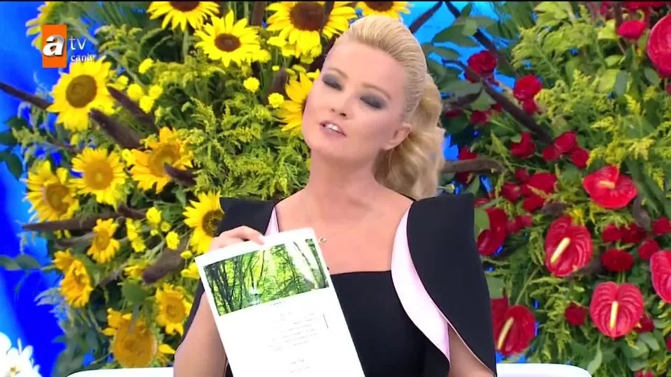 Muge Anli Nin Kizi Lidya Akdag Dan Anlamli Hareket Ahaber Video Izle