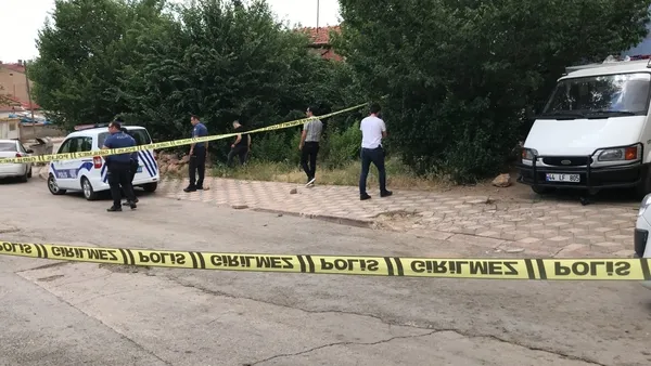 elazigda-kahreden-olay-16-yasindaki-cocuk-arkadasini-tabancayla-kafasindan-vurdu-1654777529672.jpg Elazığ’da kahreden olay! 16 yaşındaki çocuk arkadaşını tabancayla kafasından vurdu - 3