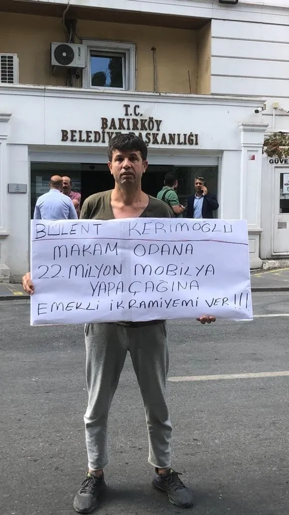 1691499935553.jpg CHP’li Bakırköy Belediyesi'nde eylem! "Makam odana mobilya yapacağına ikramiyemi ver" - 1
