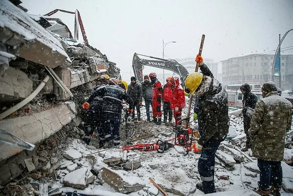 1677750655826.jpg Deprem bölgesine giden itfaiyeci: O olay beni çok etkiledi - 9