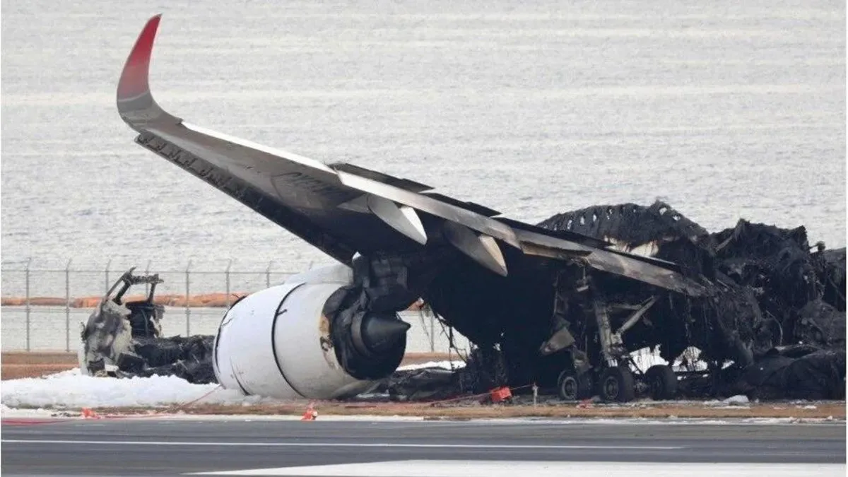 Tokyo'da iki yolcu uçağı apronda çarpıştı