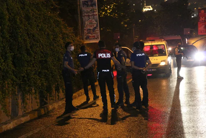 Son dakika: İstanbul Beyoğlu'nda sağlık çalışanlarına bıçaklı saldırı - 3
