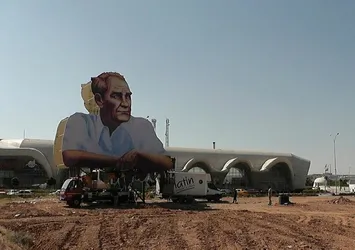 CHP bu kez heykel yerine poster yaptırdı