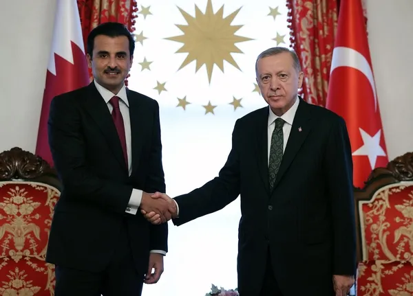 katar-emiri-al-sani-istanbulda-baskan-erdogan-ile-bas-basa-gorusme-1665759764577.jpeg Başkan Erdoğan ile Katar Emiri Al Sani'den önemli görüşme! Türkiye ile Katar arasında 11 anlaşma - 2