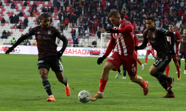 canli-sivasspor-besiktas-maci-canli-anlatim-izle-super-ligde-zorlu-karsilasma-1675521639536.jpg Beşiktaş Sivas'ta buz kesti: Zirve yarışında ağır yara - 1