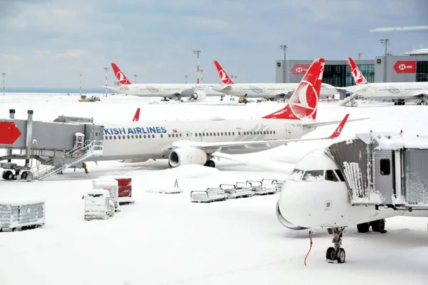1643191432847.jpg İstanbul Havalimanı'nda seferler normale döndü: 681 uçak havalanacak - 6