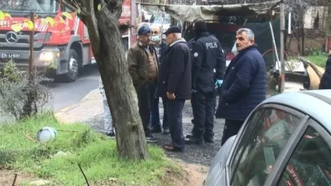 sancaktepede-dehsete-dusuren-olay-karisiyla-tartisip-4-cocugu-icerdeyken-evi-atese-verdi-1640682334251.jpg Sancaktepe’de dehşete düşüren olay! Karısıyla tartışıp 4 çocuğu içerdeyken evi ateşe verdi - 4