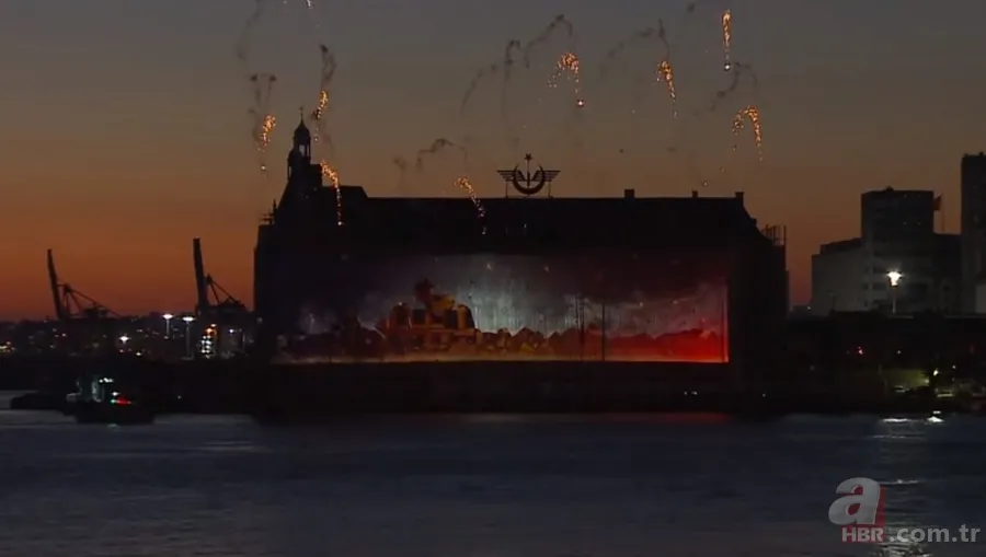 15 Temmuz kahramanları yad ediliyor! Haydarpaşa Gar Binası ve Galata Kulesi'nde mapping gösterileri... 16