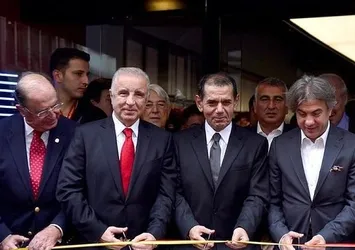 Dursun Özbek ve Ünal Aysal televizyonda kapıştı