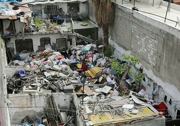 Mersin’de çöp evden 30 ton atık çıktı