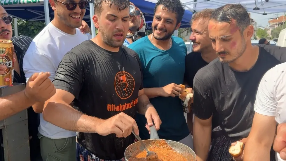 İznik'te sıra dışı gelin alma töreni: Damat neye uğradığını şaşırdı - 3