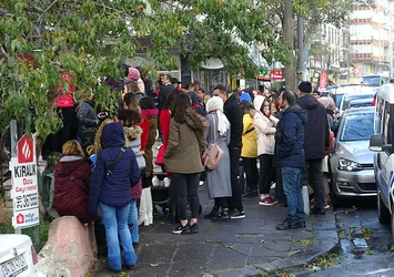 Alışveriş çılgınlığı olaylı bitti: 3 yaralı