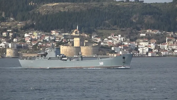 Rus savaş gemisi 'Orsk' Çanakkale Boğazı'ndan geçti - 2