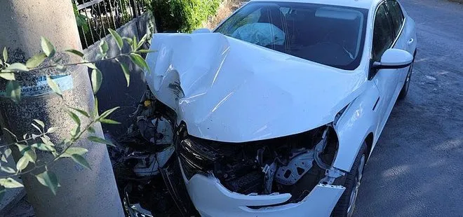 Elazığ'da kontrolden çıkan araç beton direğe çarptı: 2 yaralı