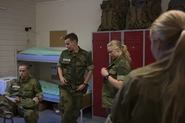 Norveç’ten kadınlara da zorunlu askerlik kararı
