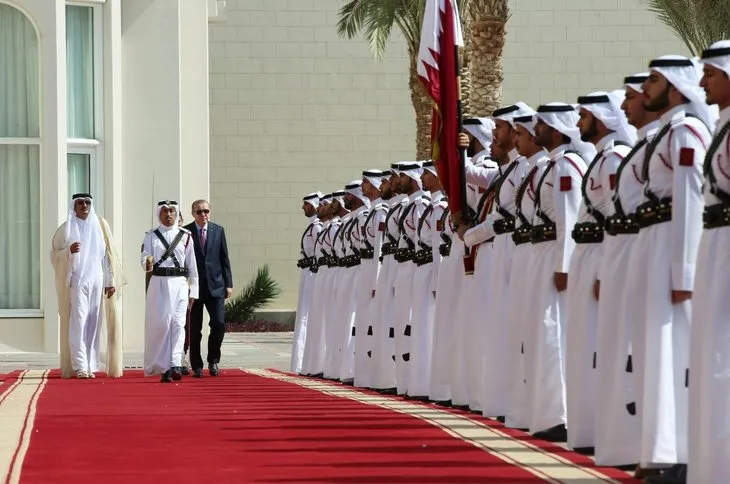 Cumhurbaşkanı Erdoğan, Katar Emiri Şeyh Temim tarafından törenle karşılandı