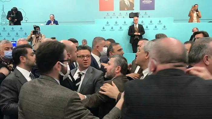 ak-partili-tevfik-goksu-ibbnin-suya-zam-fahis-teklifini-reddettik-1645038152119.jpg AK Parti'li Tevfik Göksu: İBB'nin suya fahiş zam teklifini reddettik - 4