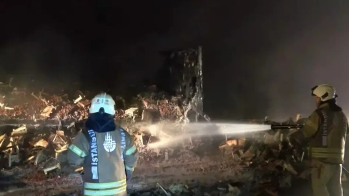 Beykoz'da 6 ton çilek taşıyan TIR'da yangın