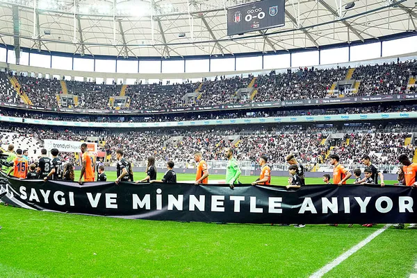 besiktas-rams-basaksehir-maci-canli-anlatim-1699796478526.jpg Beşiktaş Başakşehir'i tek golle geçti! Kötü gidişe Rıza Çalımbay 'dur' dedi! - 1