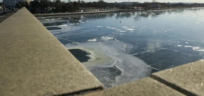Washington’daki Potomac Nehri dondu