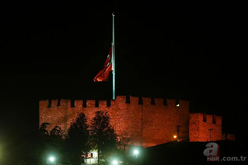 Milli Yas nedir, ilan edildiğinde ne olur? Milli yasta bayraklar neden yarıya indirilir? 4