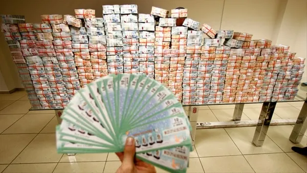 yilbasi-bilet-fiyatlari-2024-milli-piyango-buyuk-ikramiye-ne-kadar-olacak-mpi-ceyrek-yarim-tam-bilet-fiyatlari-1699853743352.jpg Milli Piyango Yılbaşı 2024 büyük ikramiye ne kadar, kaç milyon? MPİ çeyrek, yarım, tam bilet fiyatları listesi... - 3