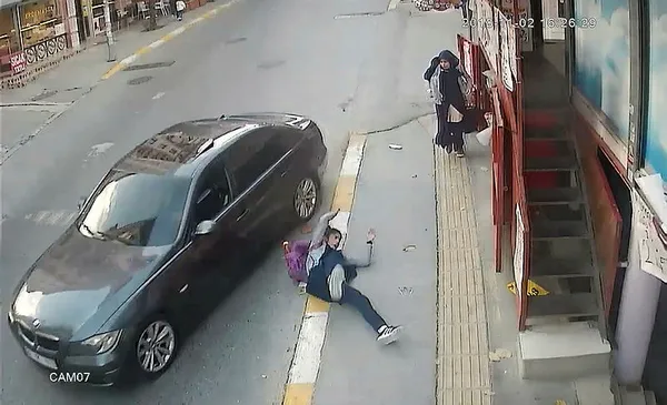 Lüks aracıyla önce çarptı, sonra kaçtı! - 1