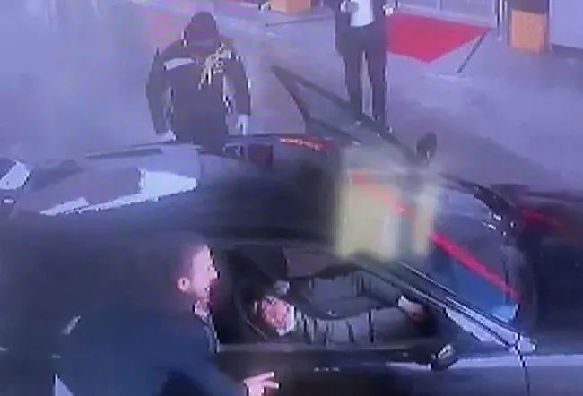 İstanbul'da hastaneye yetişemeyen kadın, benzin istasyonunda doğum yaptı - 4