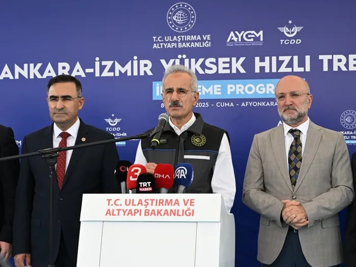 ankara-izmir-yhtnin-en-uzun-tunelinde-isik-gorundu-ankara-afyonkarahisar-arasi-sure-1-saat-40-dakikaya-dusecek-1759913501126.jpg (Foto: ahaber.com.tr)