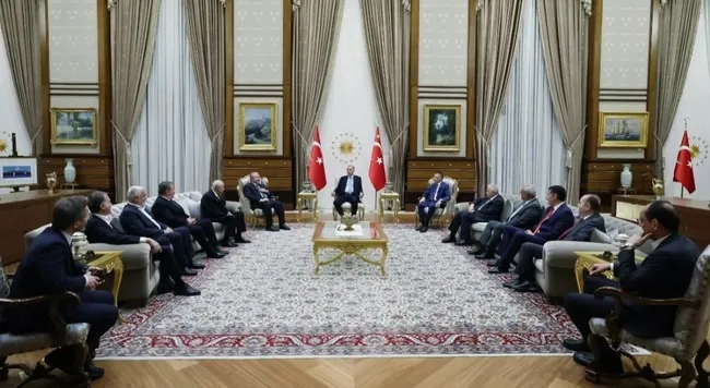 Zafer Cumhur İttifakı’nın | BBP lideri Mustafa Destici A Haber’de! İşte seçim gecesine damga vuran karenin hikayesi