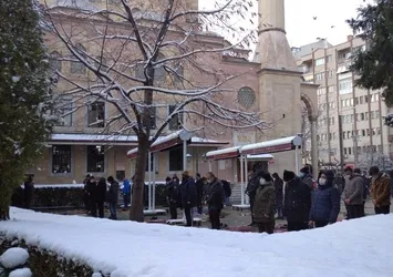 Kar üzerinde Cuma namazı kılındı