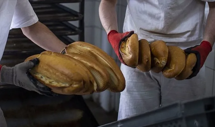 Son dakika: Ekmekten koronavirüs bulaşır mı? Prof. Dr. Ateş Kara herkesin merak ettiği soruyu yanıtladı