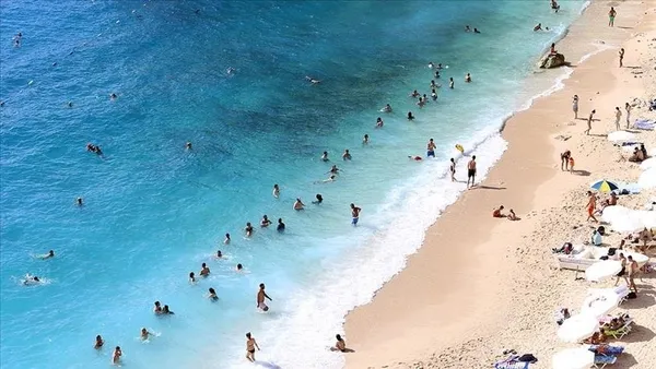 antalya-yine-rekor-kirdi-yilin-ilk-8-ayinda-10-milyonu-asti-1695799508990.jpeg Antalya yine rekor kırdı! Yılın ilk 8 ayında 10 milyonu aştı - 2