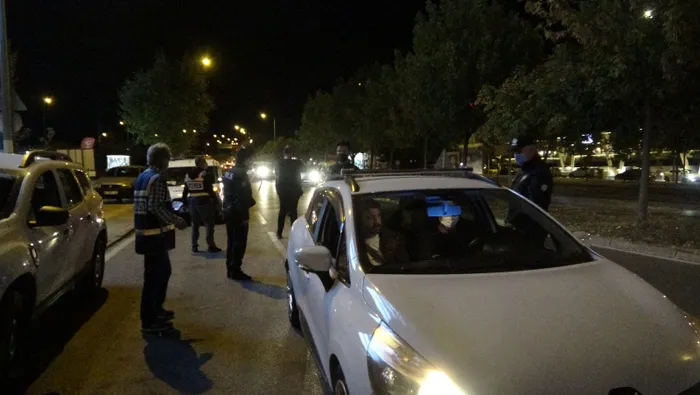 Bursa'da 300 polisin katılımıyla huzur operasyonu - 1