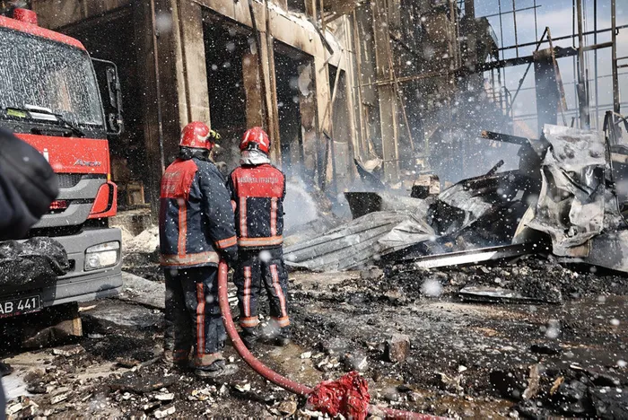Sakarya'daki patlamada yaralanan işçi anlattı: Ateşin basıncı bizi masanın altına fırlattı - 1