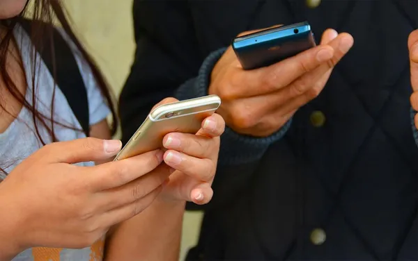 cinde-cocuklarin-okulda-cep-telefonu-kullanmasi-yasaklandi-1612353108150.jpg Çin'de çocukların okulda cep telefonu kullanması yasaklandı - 1