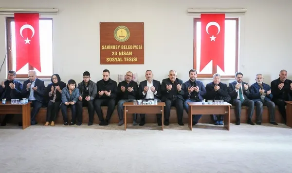 baskan-erdogan-gaziantepli-sehit-hakan-gunun-babasiyla-telefonda-gorustu-1705232090294.jpg Başkan Erdoğan Gaziantepli şehit Hakan Gün'ün babasıyla telefonda görüştü: Şehitlerimizin kanı yerde kalmıyor - 2