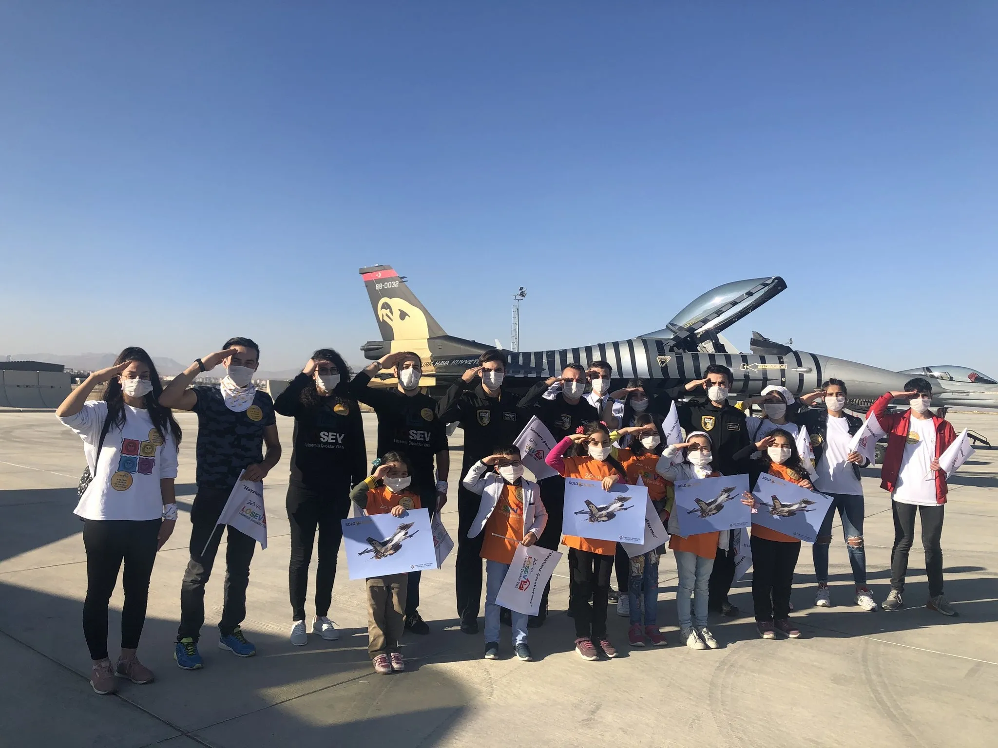 Lösemili çocuklardan Türk askerine selam