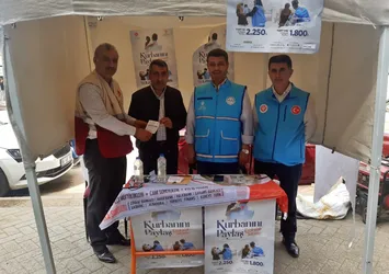 Diyanet İşleri'nin çadırı Yüksekova'da hayır sahiplerini bekliyor