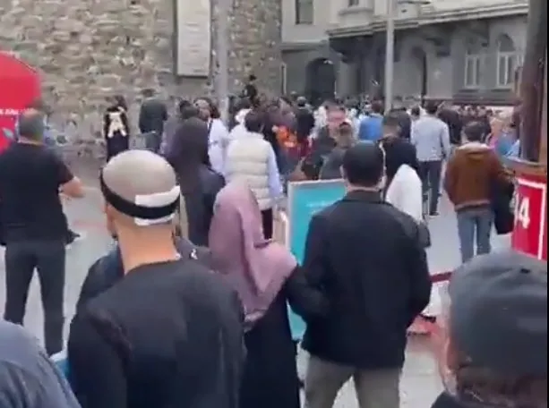 galata-kulesi-intihari-son-dakika-12-ekim-2022-galata-kulesi-intihar-videosu-twitterda-olay-yaratti-1665583011533.jpg Galata Kulesi intiharı son dakika | 12 Ekim 2022 Galata Kulesi intihar videosu Twitter'da olay yarattı - 2