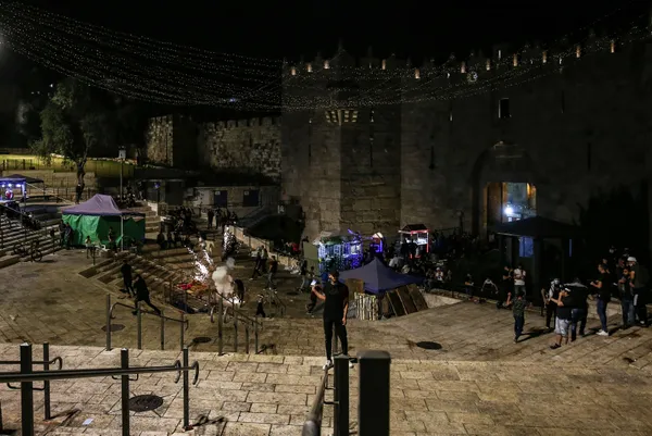 Son dakika: İşgalci İsrail polisi Mescid-i Aksa'da nöbet tutan Müslümanlara saldırdı - 2