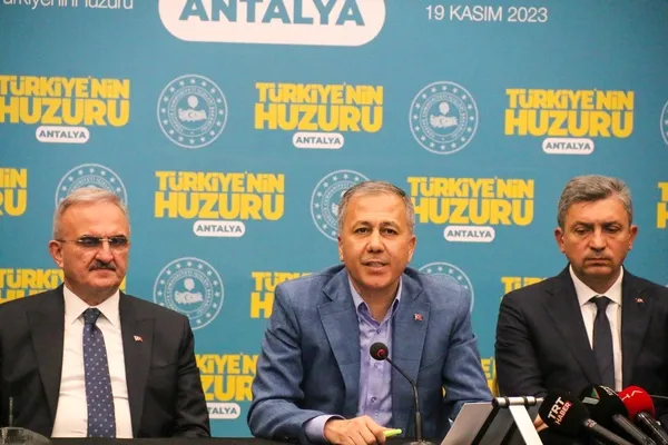 icisleri-bakani-ali-yerlikaya-toplumumuzu-zehirlemeye-calisanlara-hayati-zehir-edecegiz-1700414608371.jpg İçişleri Bakanı Ali Yerlikaya: “Toplumumuzu zehirlemeye çalışanlara hayatı zehir edeceğiz” - 2