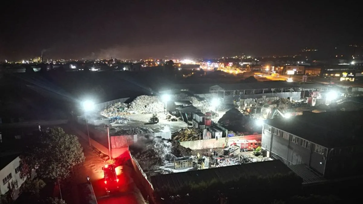 Bursa'da geri dönüşüm tesisinde korkutan yangın!