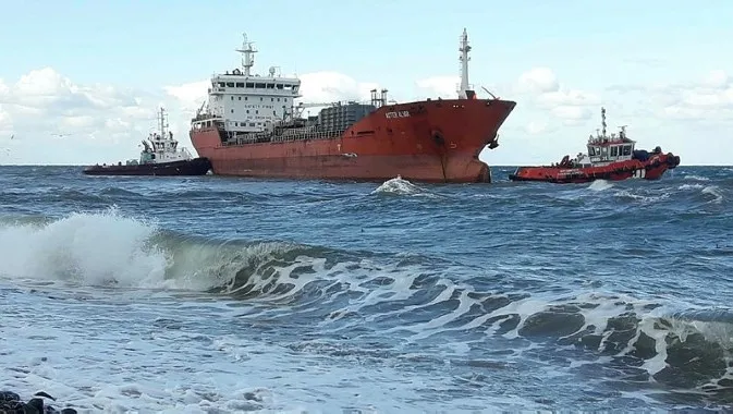 Yalova’da petrol tankeri karaya oturdu