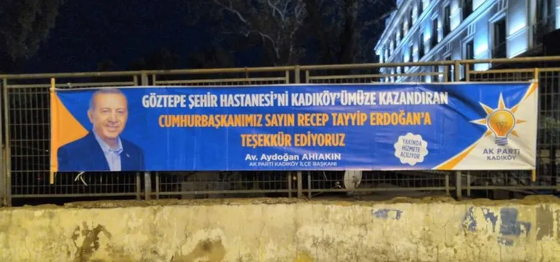 Hizmet düşmanlığına devam! CHP'li İBB şimdi de Göztepe Şehir Hastanesi için açılan teşekkür pankartını kesti!