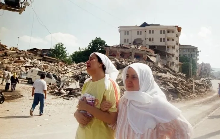 17 Ağustos Marmara Depremi'nin 22. yılı! Acı dolu kareler